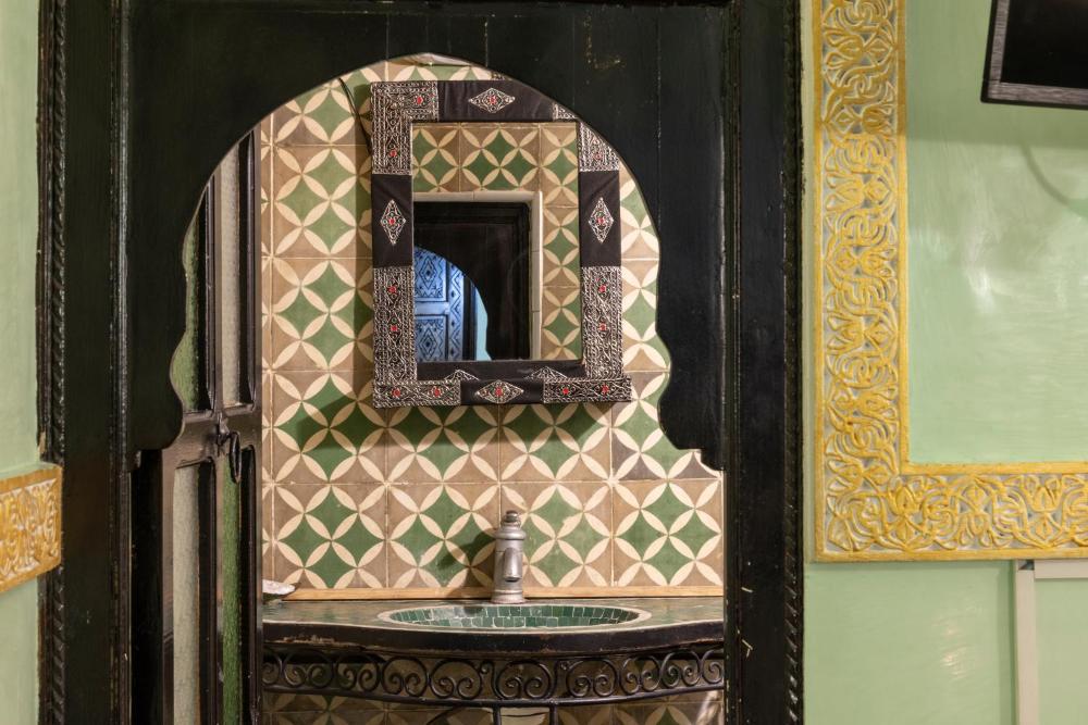 Double Room at Riad Arabesque, photo 4